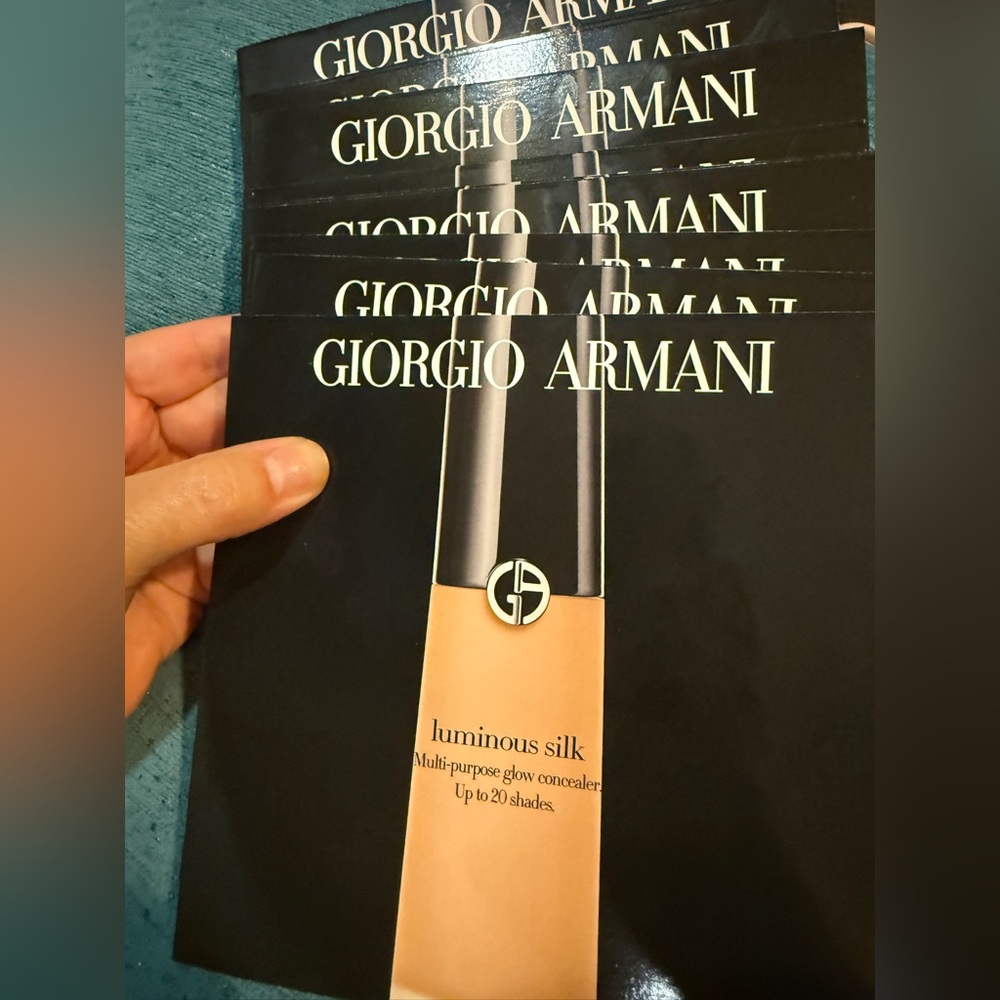 Giorgio Armani Luminous Silk Glow Concealer Samples - 4 shades x 10 sample cards